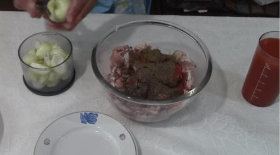 Рецепт шашлыка из свиной лопатки. Сочный шашлык из свиной лопатки – маринад и пошаговый рецепт приготовления с фото Делают ли шашлык из лопатки